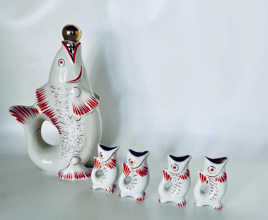 סט בקבוק ושוטים הידוע בשם - " סט וודקה דגי מזל"