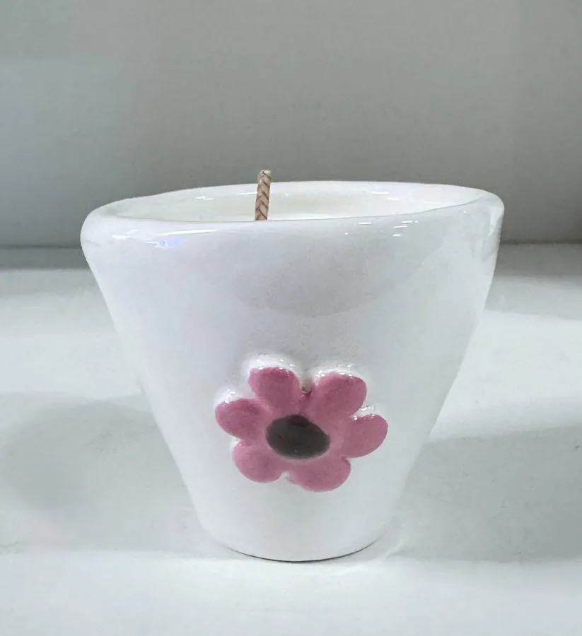 נר ריחני בתוך ספל קרמיקה עבודת יד