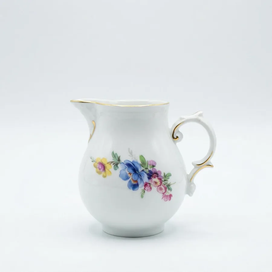 כד חלב קטן מפורצלן חלק מסרוויס חן