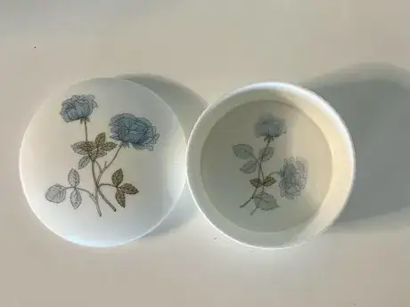 קופסה עגולה מפורצלן