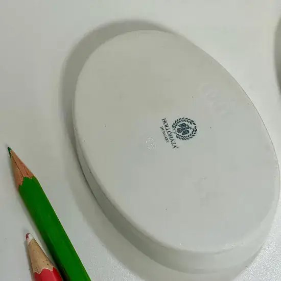 קופסה אובלית קטנה מפורצלן