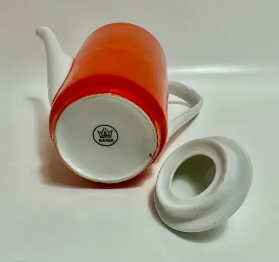 קומקום קטן מפורצלן כתום ולבן
