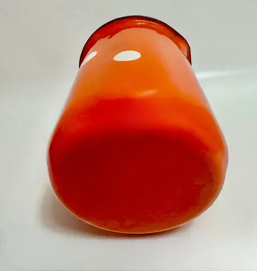 קנקן אמייל בצבע כתום ונקודות לבנות