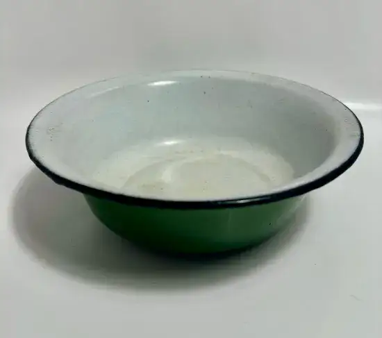 קערה קטנה מאמייל בצבע ירוק