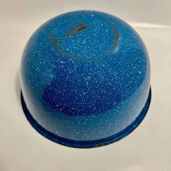 קערה גדולה מאמייל בצבע כחול