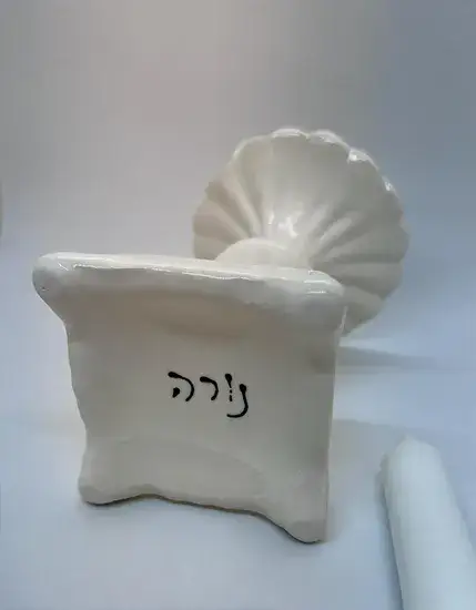 פמוט בודד מקרמיקה - דגם צדפה גדולה לבן