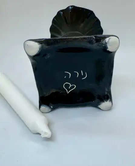 פמוט בודד מקרמיקה -  דגם צדפה שחור