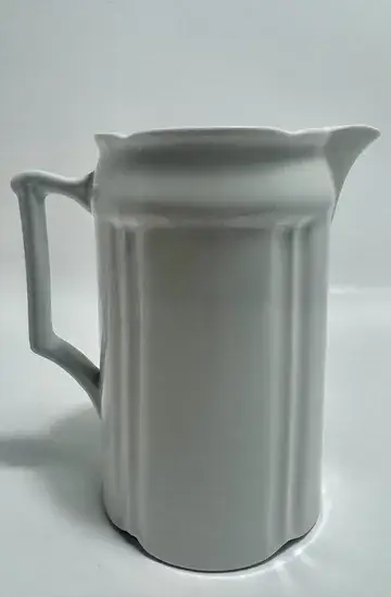 קנקן קטן מפורצלן