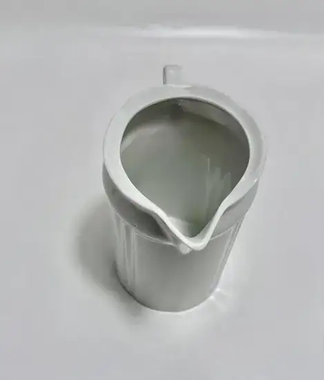 קנקן קטן מפורצלן