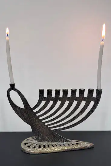 חנוכיה מפליז - מיתרים , וינטג
