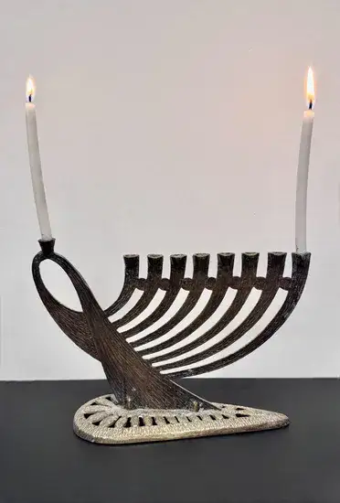 חנוכיה מפליז - מיתרים , וינטג