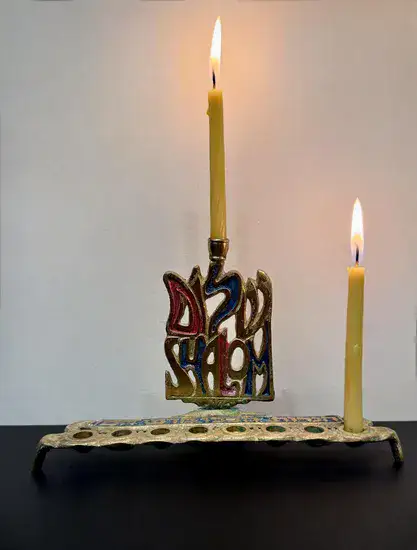 חנוכיה קטנה מפליז ואמייל שלום , וינטג