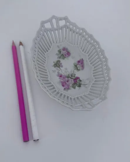 קערית אובלית קטנה מתחרה פורצלן