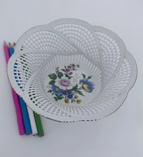 קערית עגולה מתחרה פורצלן