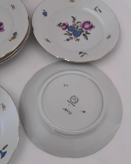 צלחת מפורצלן , קוטר 19 ס"מ