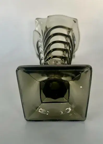 ואזה קריסטל גובה 20 ס"מ בצבע כהה