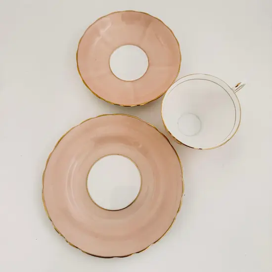 סט טריו מפורצלן בצבע ורוד עתיק וזהב