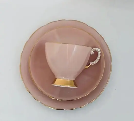 סט טריו מפורצלן בצבע ורוד עתיק וזהב