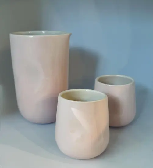 קנקן + 2 כוסות מקרמיקה עבודת יד בצבע ורוד בייבי