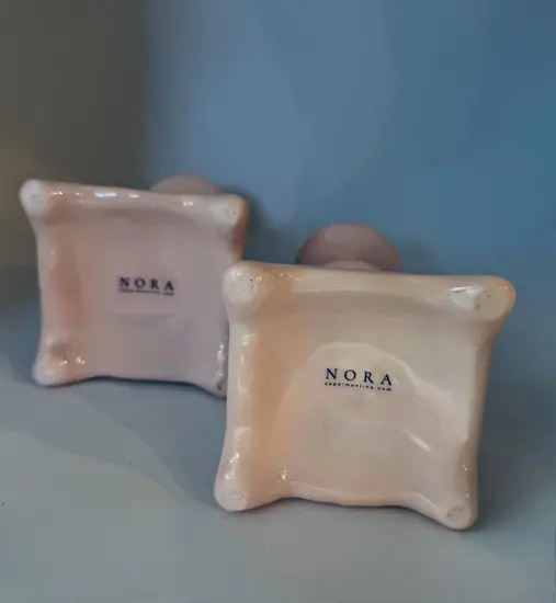 זוג פמוטים מקרמיקה - בצבע ורוד בייבי בגימור מבריק