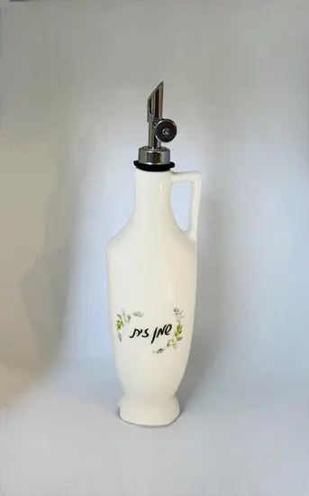 בקבוק קרמיקה  בעבודת יד ונפח של 450 מ"ל , בצבע לבן כיתוב - שמן זית