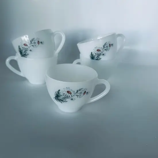 ספל ציור פרח המרגנית , מזכוכית "ארקופל "