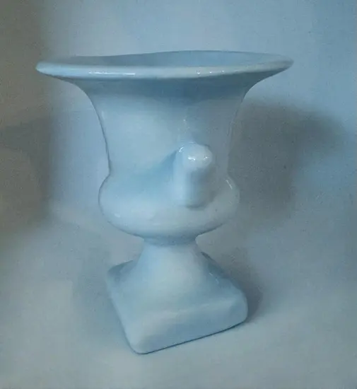 ואזה קטנה מקרמיקה - עבודת יד בצבע תכלת