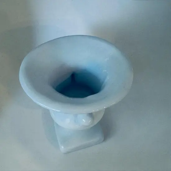 ואזה קטנה מקרמיקה - עבודת יד בצבע תכלת