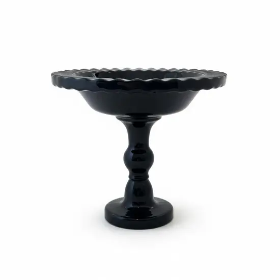 צלחת פליסה עמוקה על רגל בצבע שחור מקרמיקה - עבודת יד