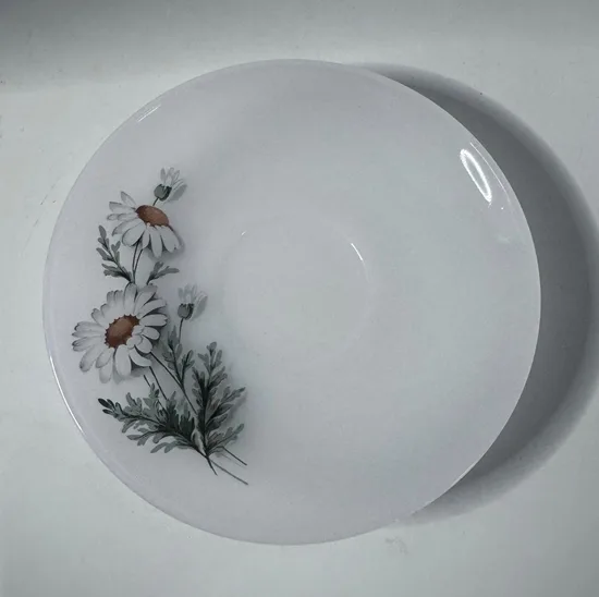 ספל וצלחת ציור פרח המרגנית  , מזכוכית "ארקופל "