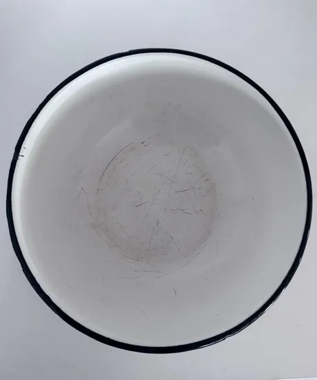 קערה מאמייל לבן ציור פרחים כתומים