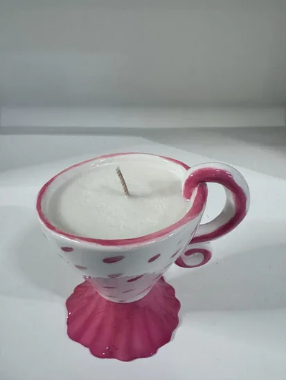 נר בספל "דרור" - רגל ורוד פוקסיה