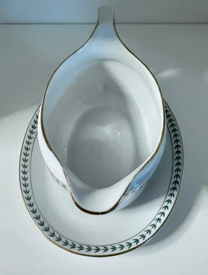 כלי לרוטב מפורצלן