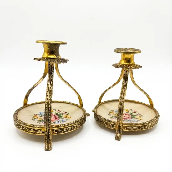 זוג פמוטים מפליז וריקמה