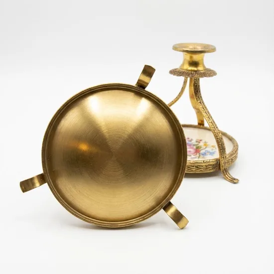 זוג פמוטים מפליז וריקמה