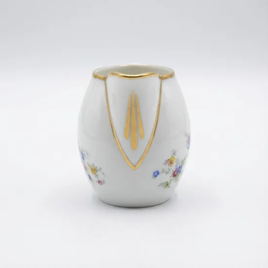 קנקן קטן מפורצלן