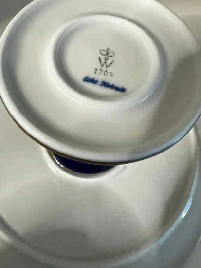 צלחת להגשה על רגל מפורצלן קוטר 22 ס"מ