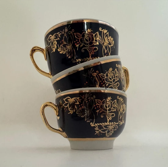 ספל וצלחת בודד מפורצלן