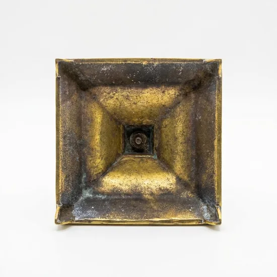 פמוט בודד מפליז