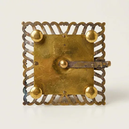 פמוט בודד מפליז