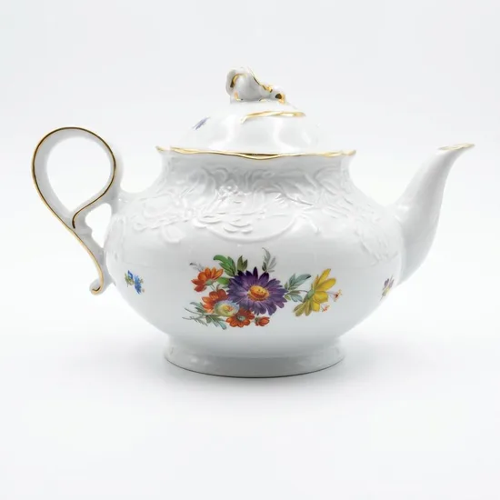 קומקום מפורצלן