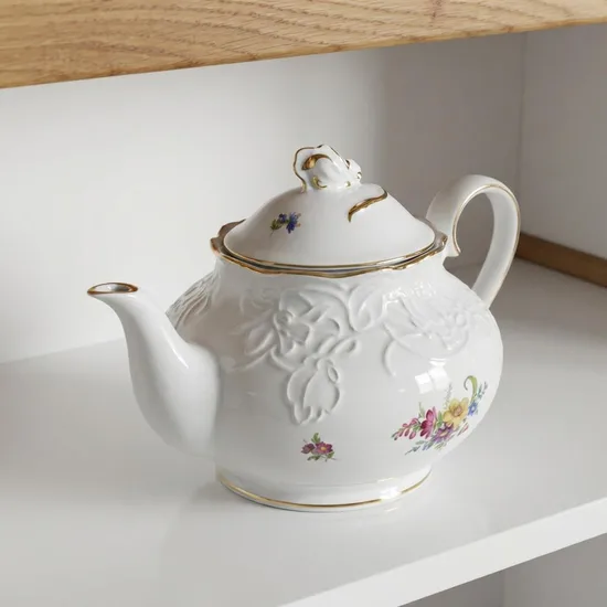 קומקום מפורצלן