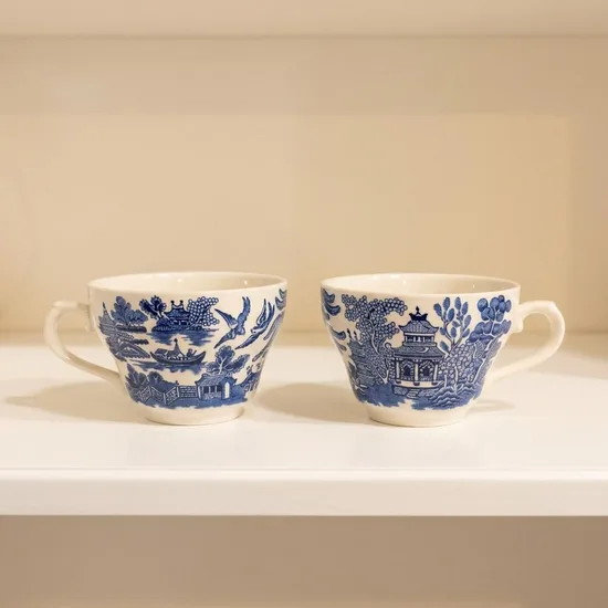 ספל חרס אנגלי בגוונים כחול לבן