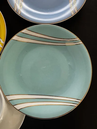 5 צלחות צבעוניות לעוגה מפורצלן