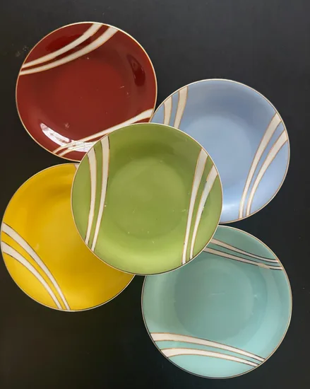 5 צלחות צבעוניות לעוגה מפורצלן