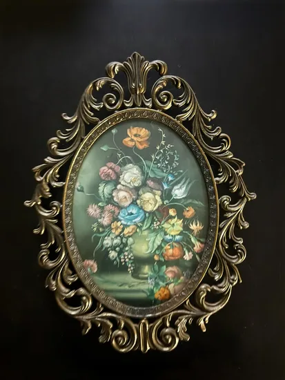 תמונת פרחים במסגרת וינטג' מוזהבת