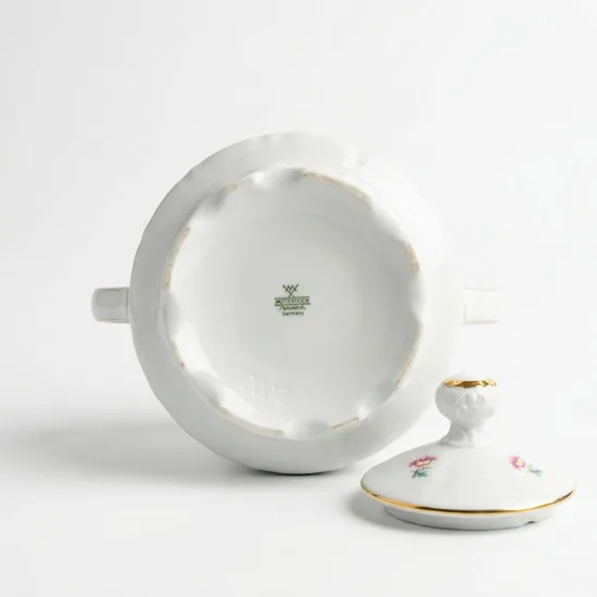 קומקום מפורצלן