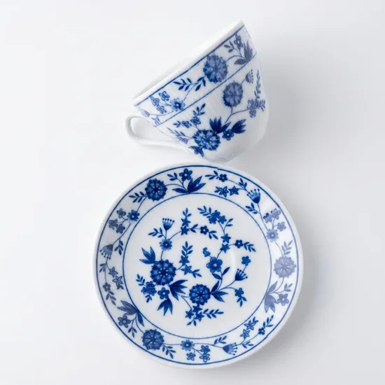 ספל וצלחת מפורצלן חלק מסרוויס פרחים כחולים