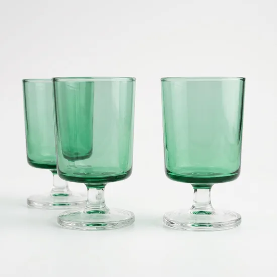 גביע על רגל נמוך מזכוכית ירוקה . נפח 100 מ"ל