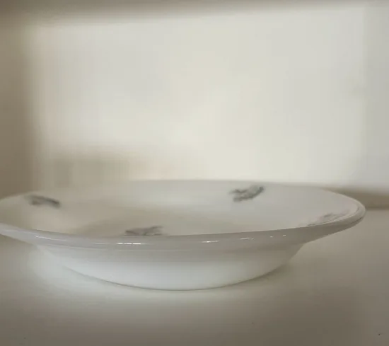 צלחת הגשה אובלית , זכוכית חלבית
